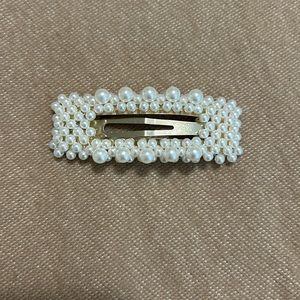 Pearl hair clip